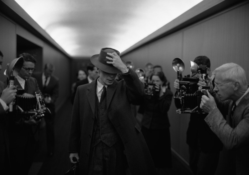 Momento exacto de NikeTheBoss saliendo del ayutamiento tras ceder las llaves de la ciudad a dos inversores...