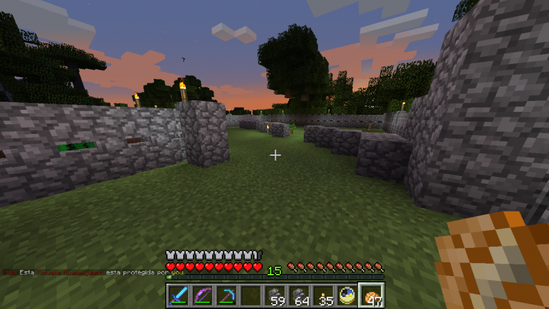 Aquí había unas 40 ovejas de lana blanca más unos cerdos