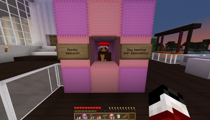 Aqui Derda in fraganti con su nuevo trabajo