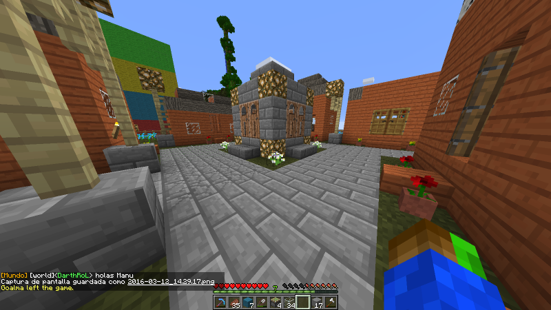 Centro de la aldea, la mayoría está construido por Redkero yo la he ido ampliando