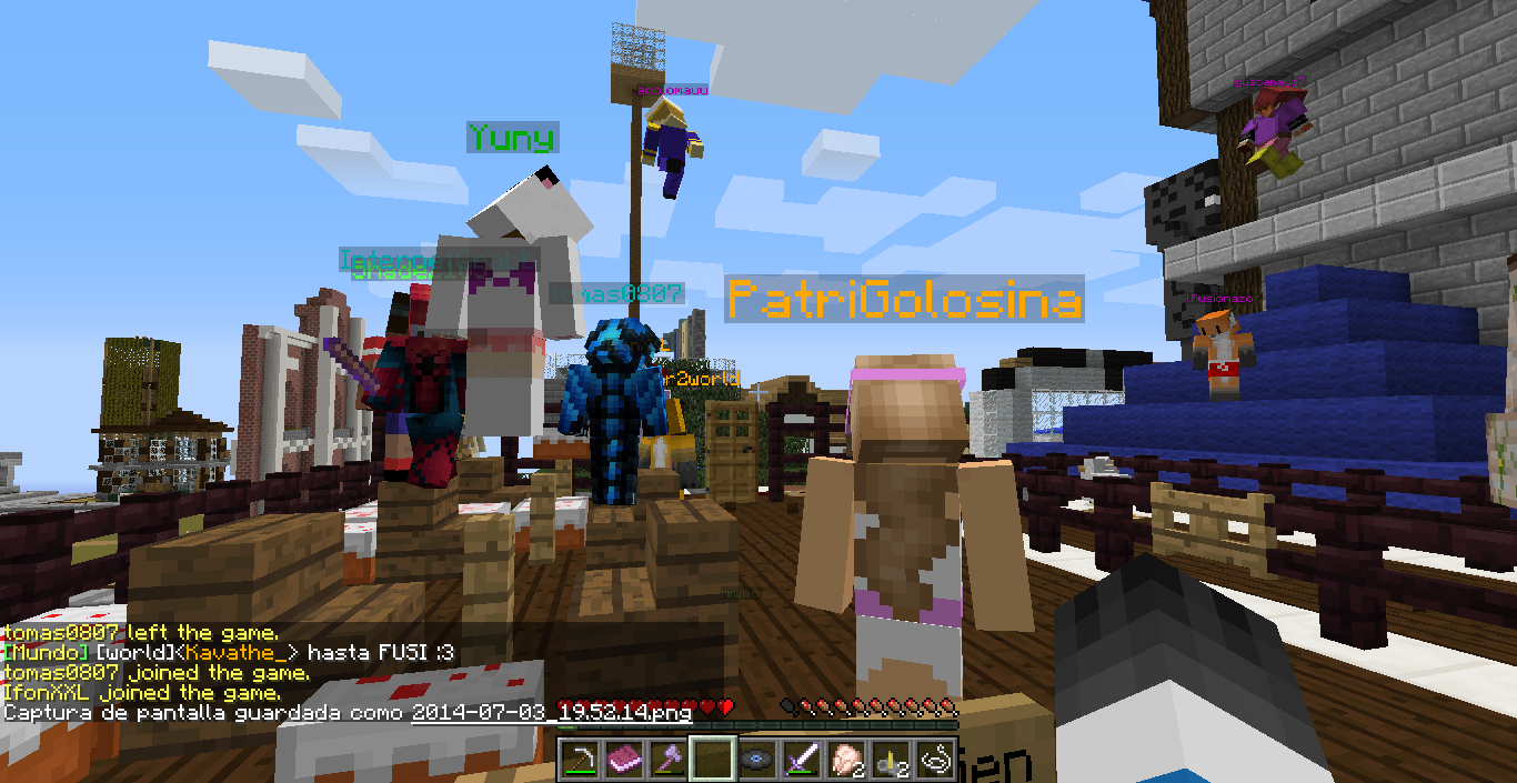 Muchísima gente, y bastante gente del staff, como 1Luna, tomas0807, InternetCrabb, lFusionazo, acolomauu, guacamayo7... Y más :D