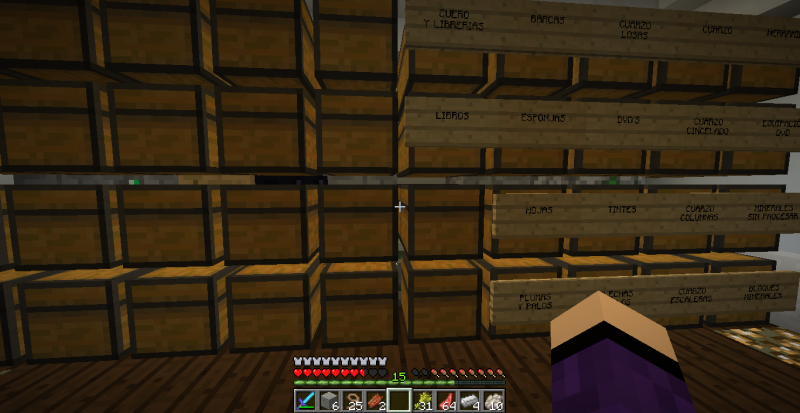 casa de DvD, los veo detras de los cofres