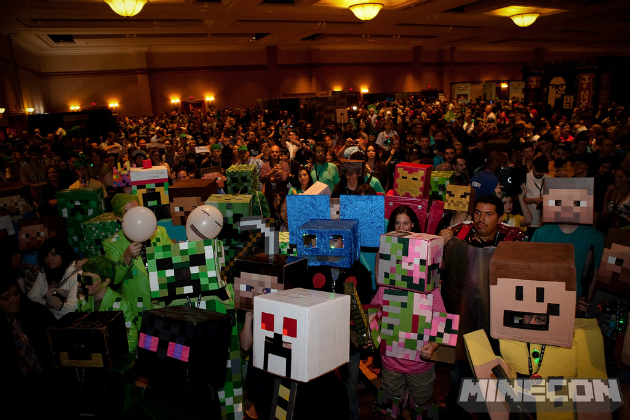 494964-minecon-mojang-introduce-doble-empunadura-minecraft.jpg